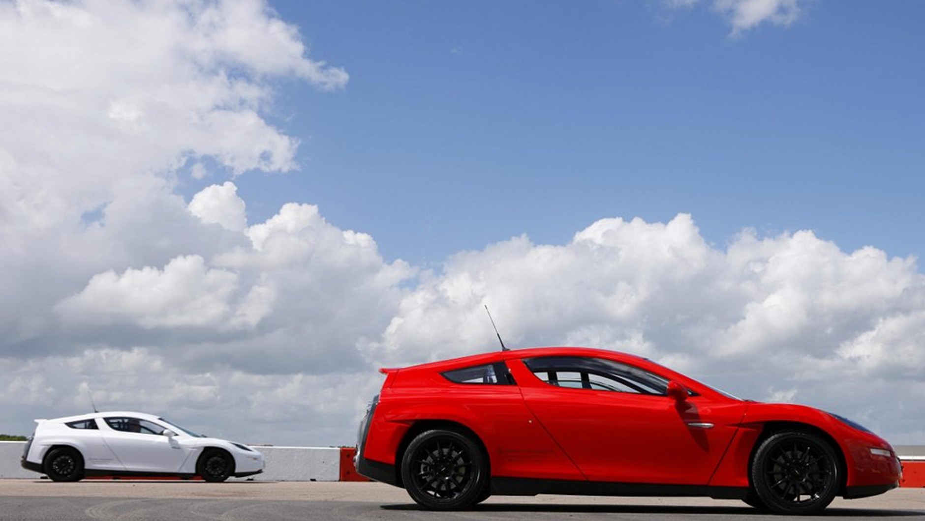 Delta E-4 Coupe będzie rywalizować z Teslą