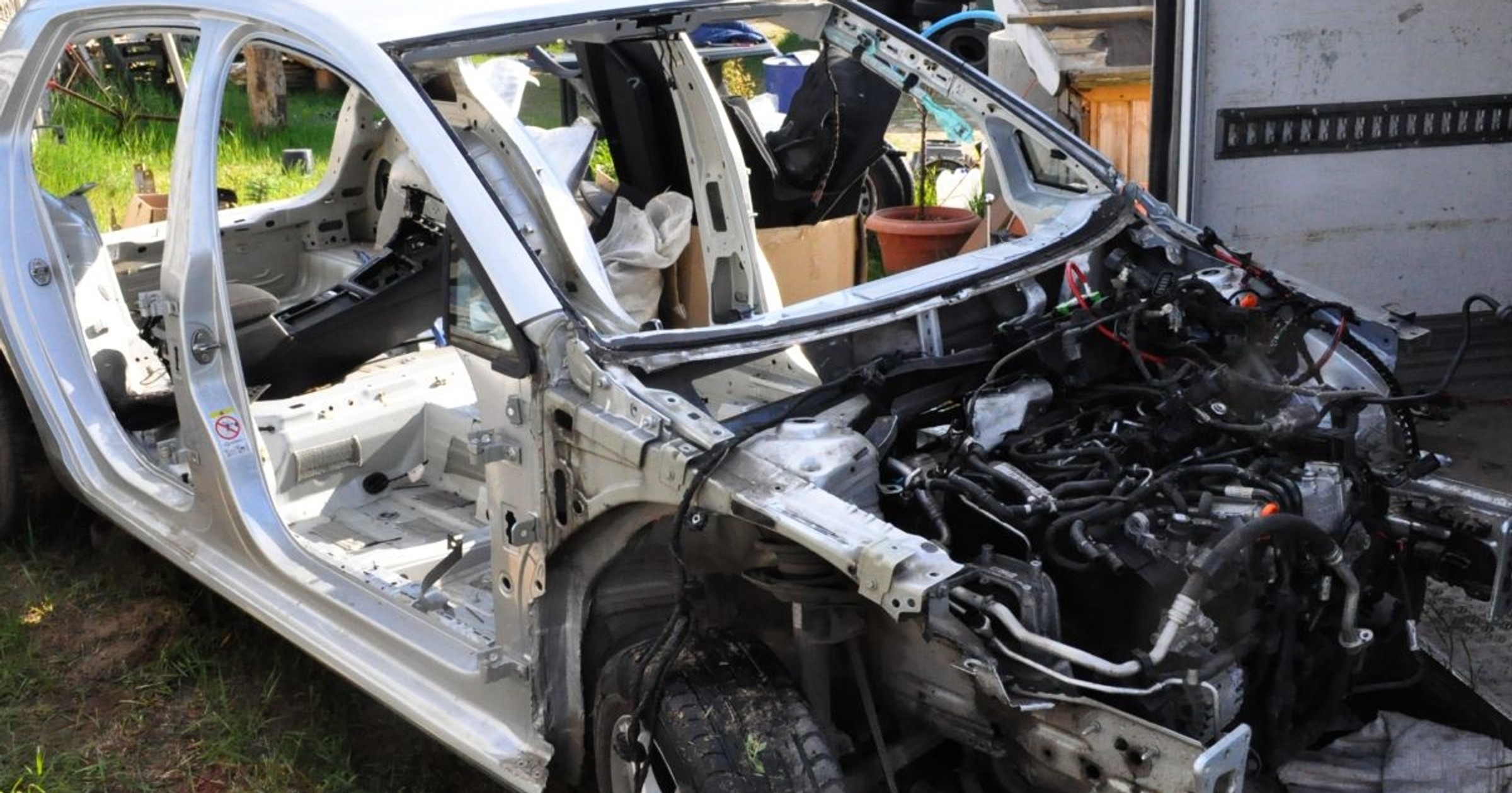 Pomógł odprowadził swoje auto do „dziupli”, a potem zgłosił jego kradzież
