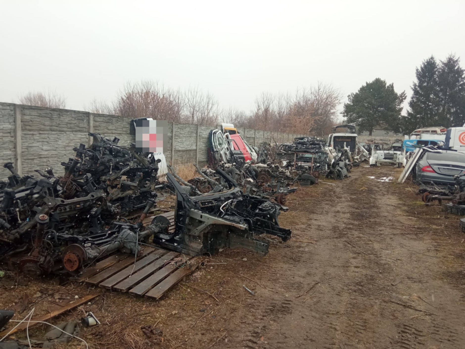 Grupa "Kobra" zlikwidowała "dziuplę". Części leżały prawie jak na półkach w sklepie