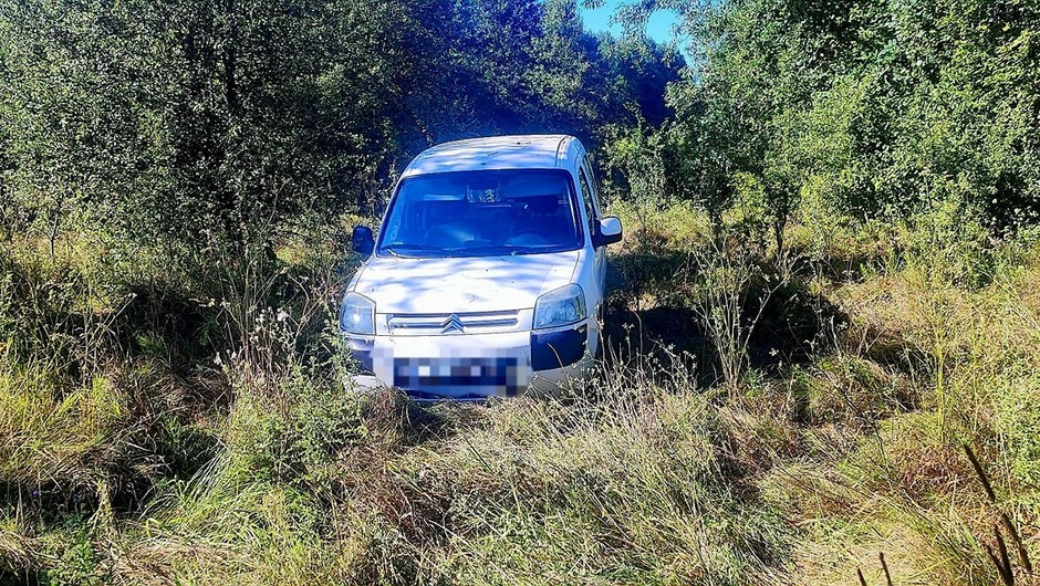 Pijany kierowca Citroena chciał uciekać przed policją przez pola