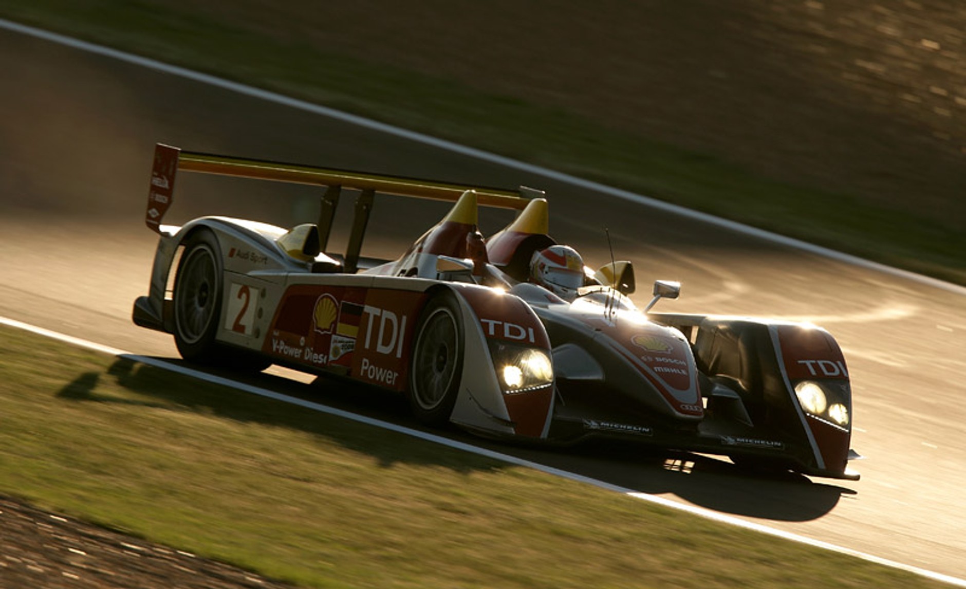 24 godziny Le Mans 2008: niespodziewana porażka Peugeota (fotogaleria)