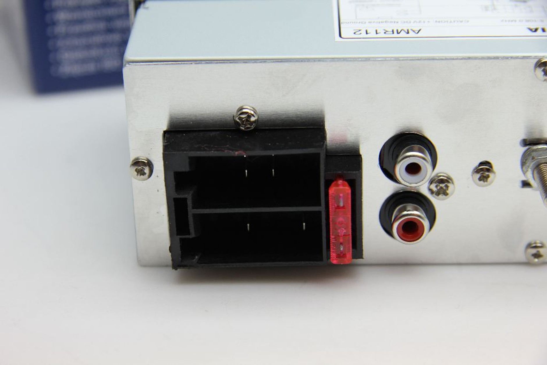 Jedna para wyjść sygnałowych. Zwykle spotykane w sprzęcie niższej klasy.