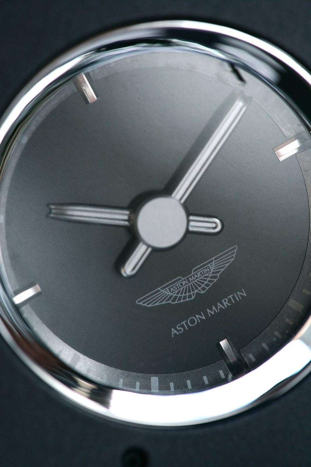 Aston Martin V8 Vantage: mocniejszy i szybszy