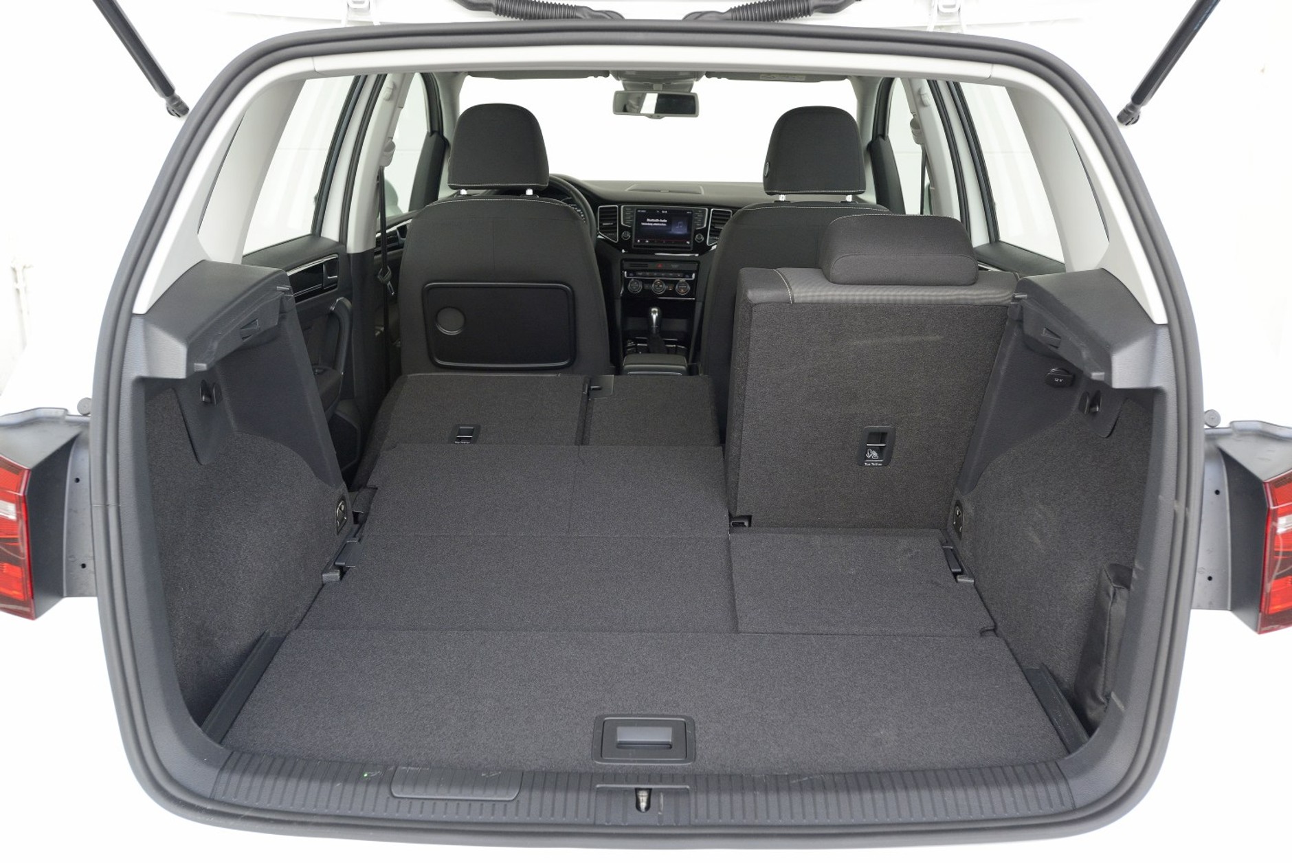 Porównanie: BMW 218d Active Tourer, Ford C-Max 2.0 TDCI, VW Golf Sportsvan 2.0 TDI