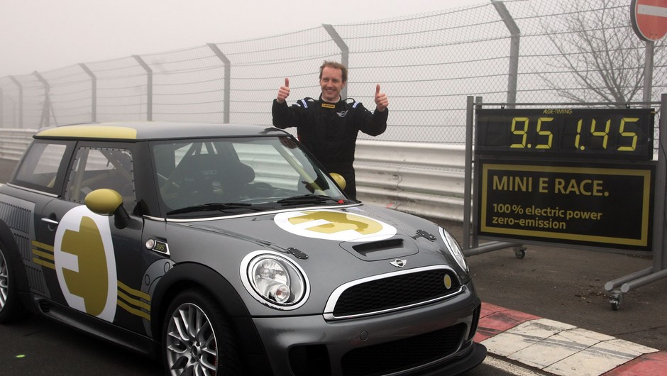 Rekord Mini E Race na słynnym torze Nürburgring-Nordschleife