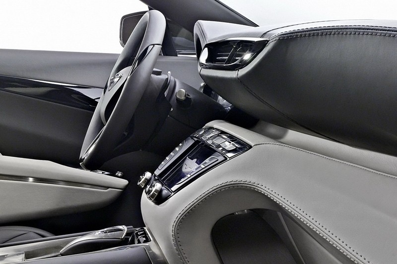 Aston Martin Lagonda – zaprojektowały go babcie