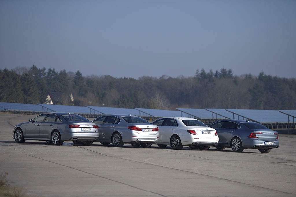 Chociaż nie mają ryczących, mocnych silników,to i tak wyglądają dobrze. Idealne dofirmowej floty.