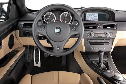 Mercedes C63 AMG kontra BMW M3 - Gaz do dechy!
