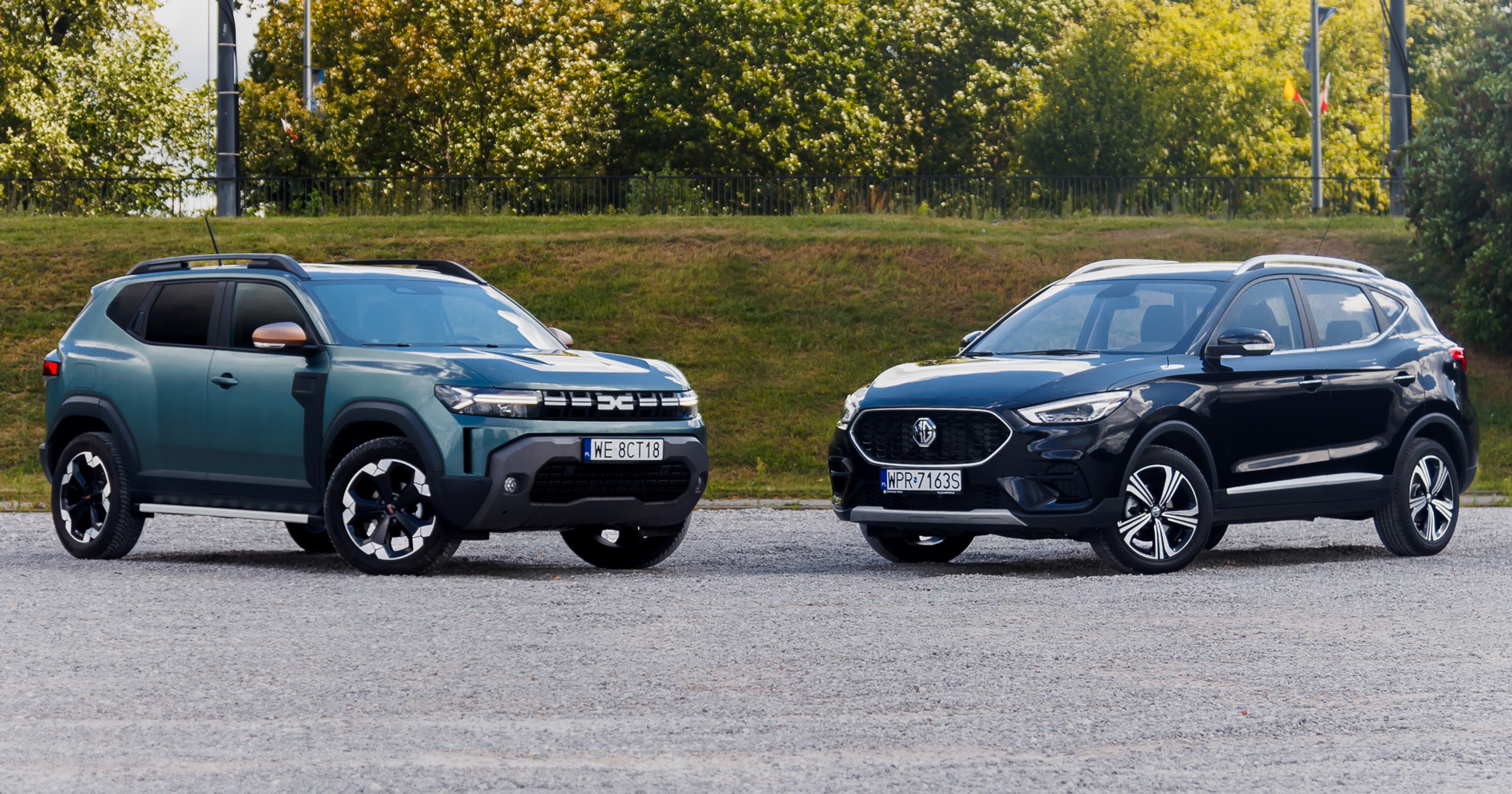 Dacia Duster kontra MG ZS. Porównanie dwóch budżetowych samochodów