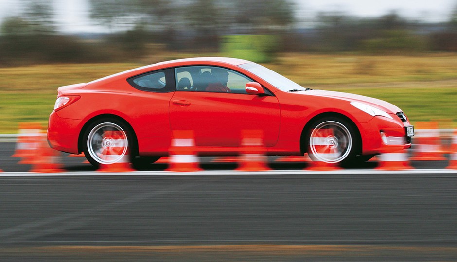 Audi A5 Coupe kontra Hyundai Genesis: ogniste wyścigówki na start!
