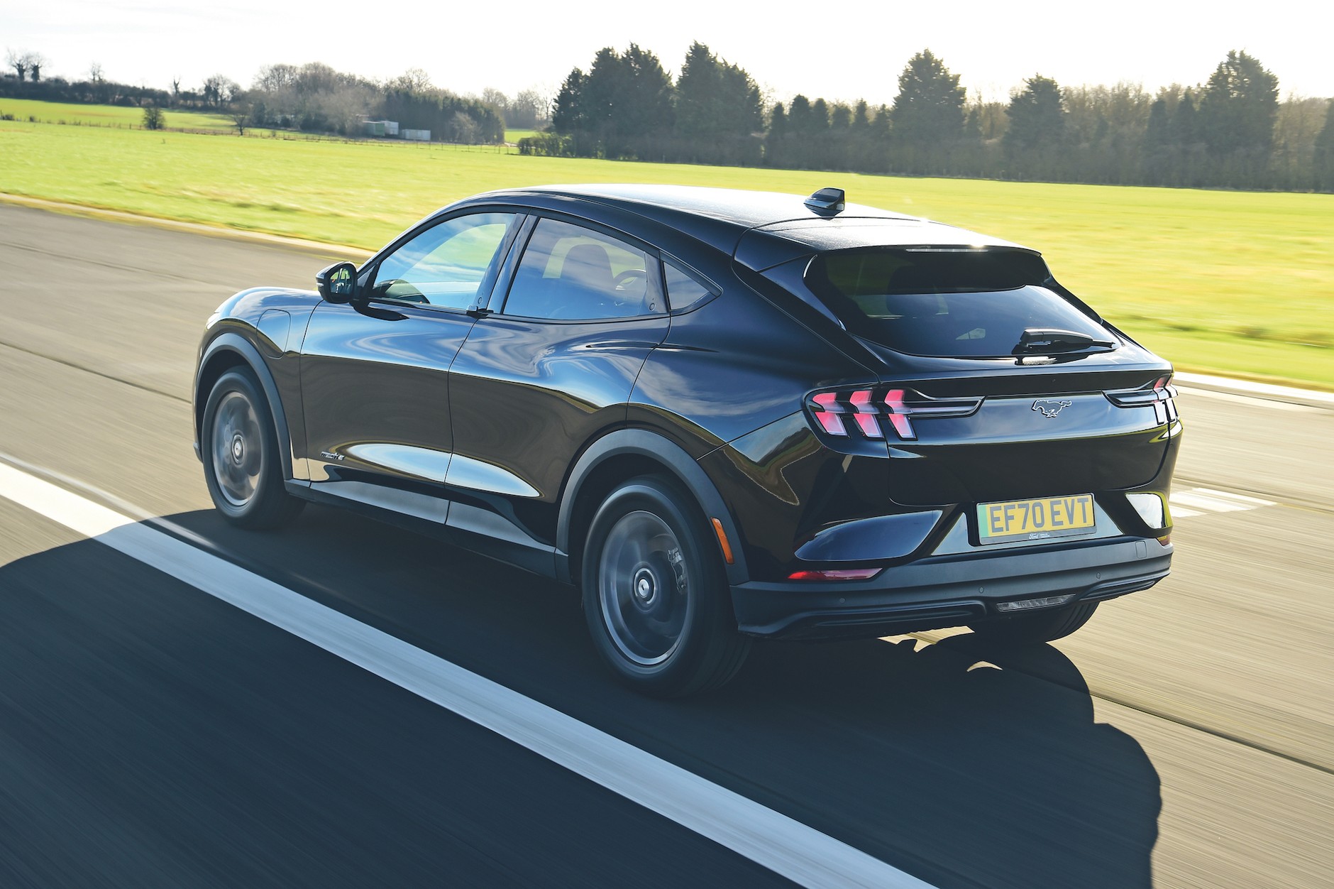 Ford Mustang Mach-E kontra Tesla Model 3