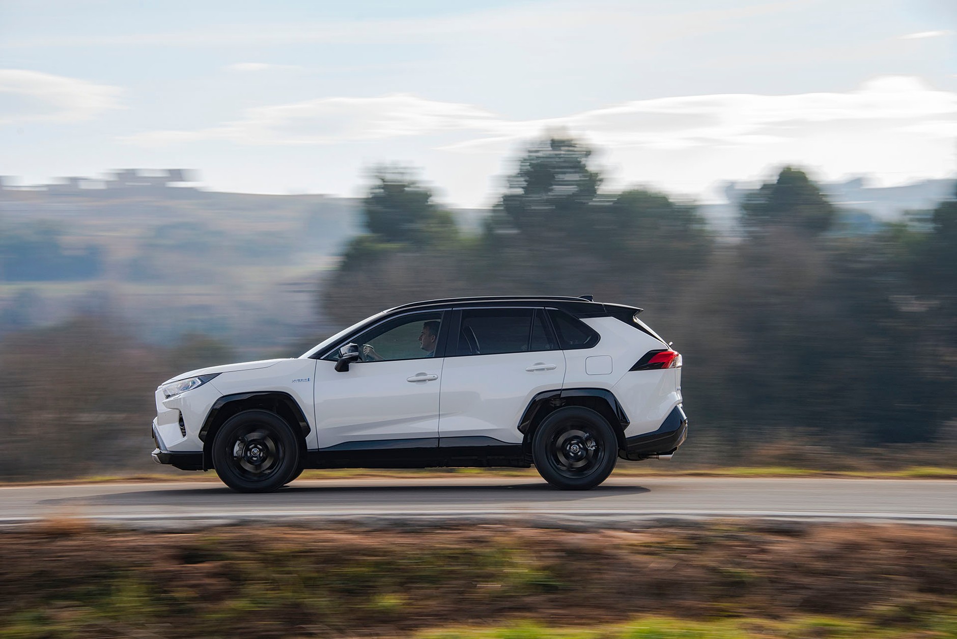 Nowa Toyota RAV4 - jak jeździ wersja hybrydowa?