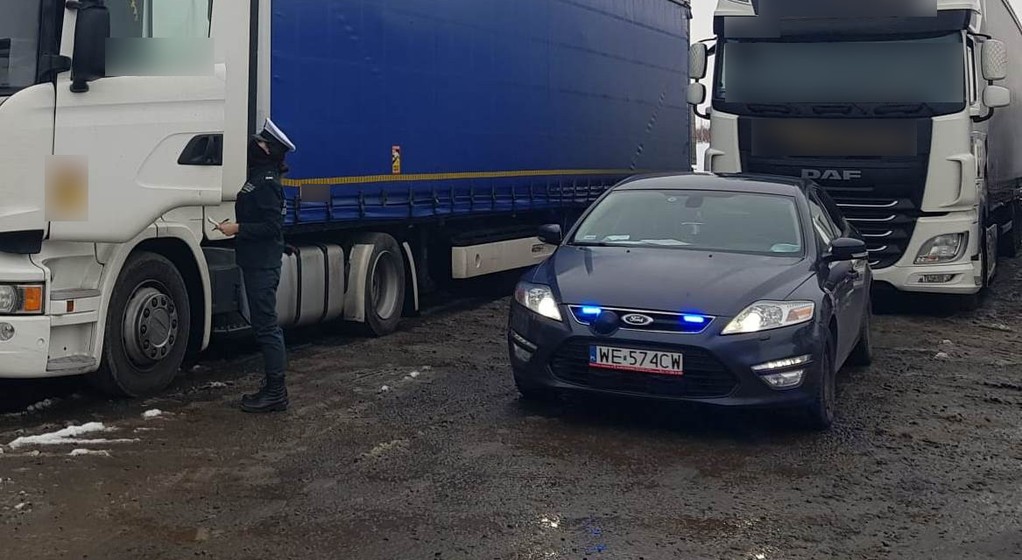 Radiowozy GITD kontrolowały wyprzedzanie TIR-ów na autostradach