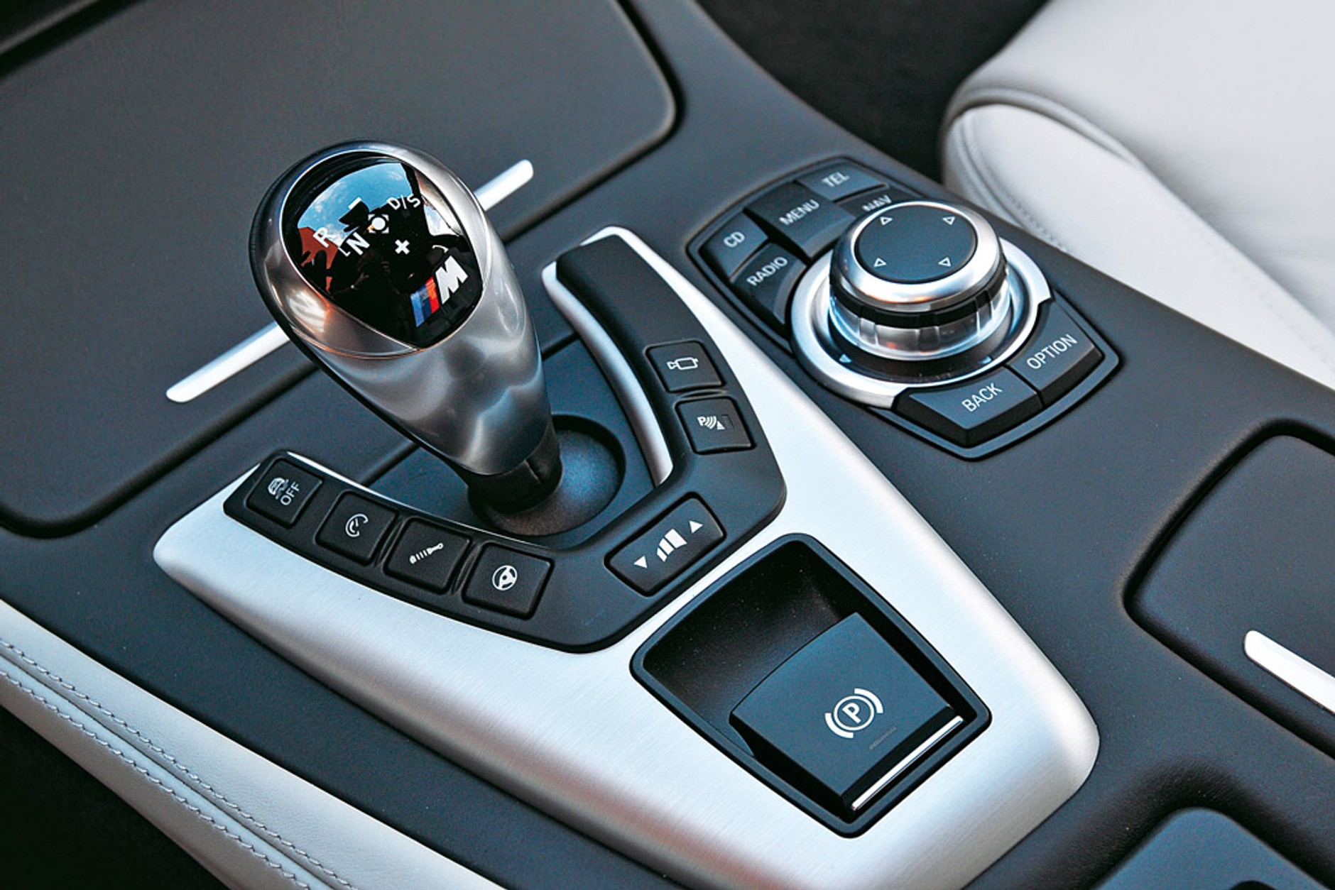 BMW M5: niespektakularny wygląd, niesamowita moc oto mistrz poślizgów