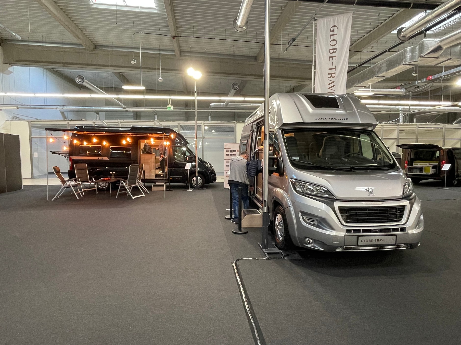 A to kampery polskiej firmy Globe-Traveller.