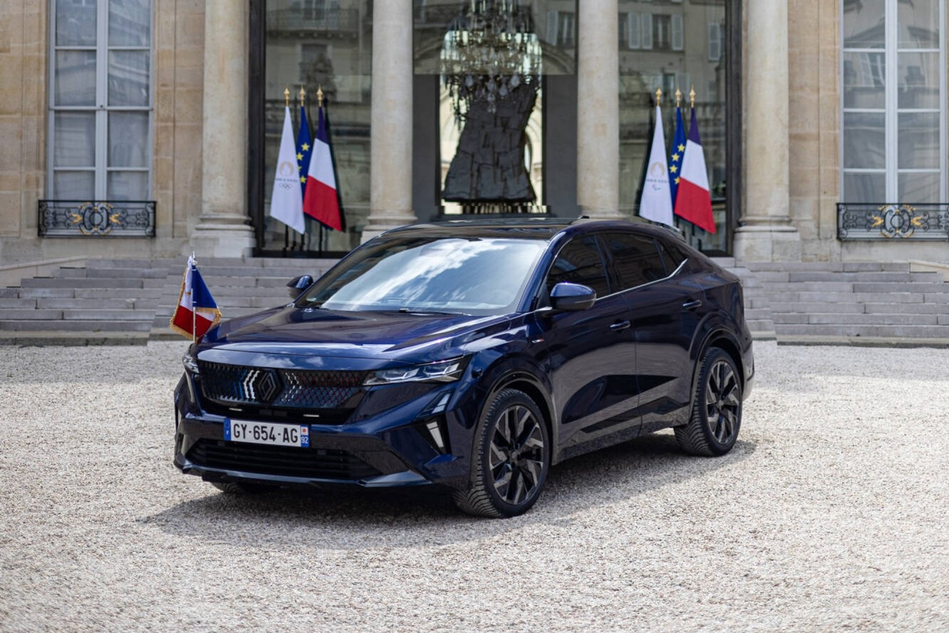 Renault Rafale zostało nową limuzyną prezydencką Emmanuela Macrona