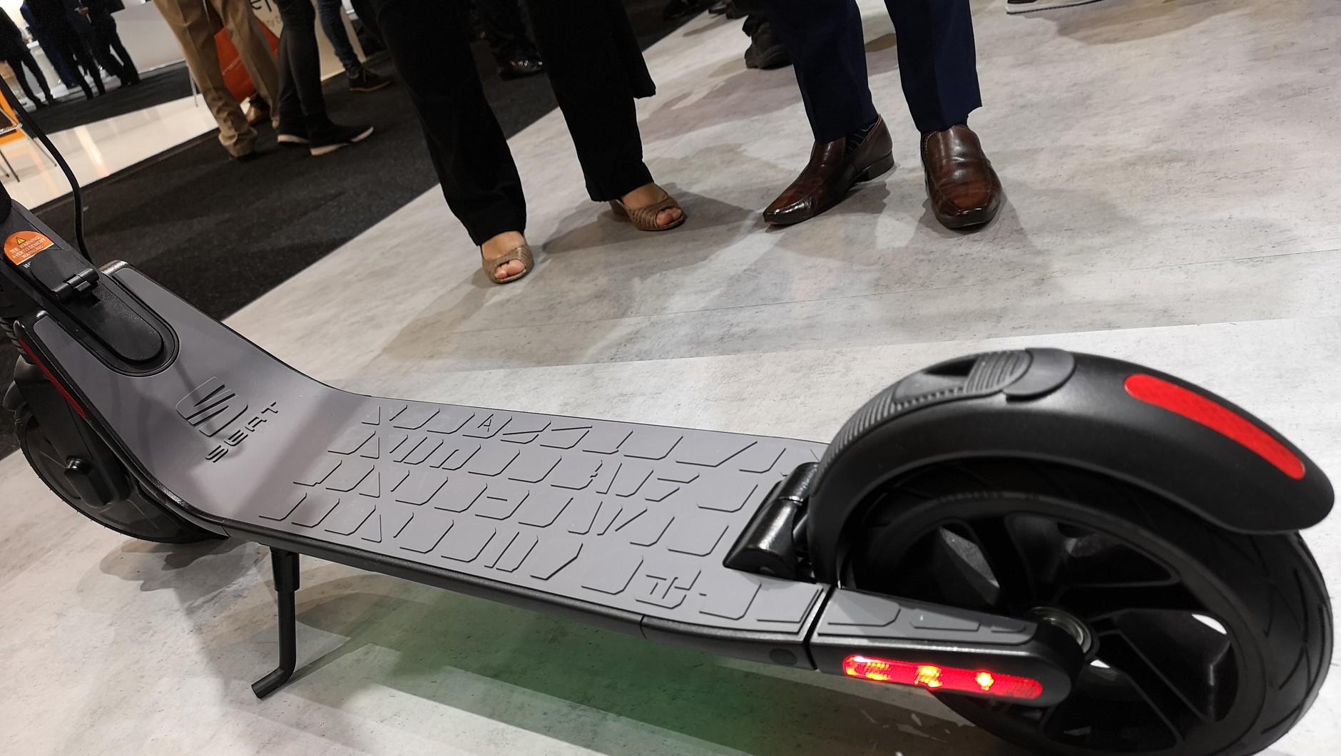 Seat podczas kongresu Smart City w Barcelonie - elektryczna hulajnoga powstała na bazie produktu Segway