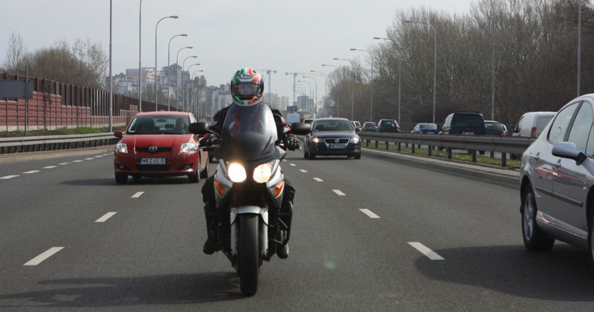 Jak pies z kotem, czyli motocykle kontra samochody