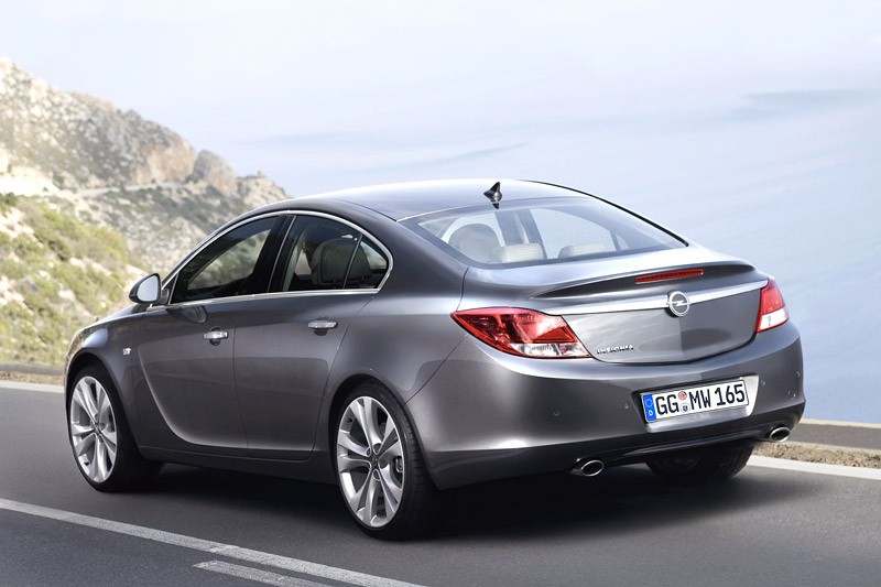 Opel Insignia: pierwsze fotografie i informacje (fotogaleria, wideo)