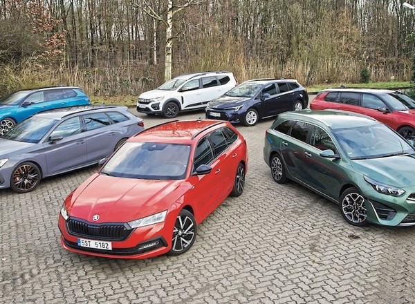 Siedem kompaktowych kombi, siedem różnych napędów. Porównaliśmy elektryka z: LPG, dieslem, benzyną, hybrydą plug-in, zwykłą i miękką