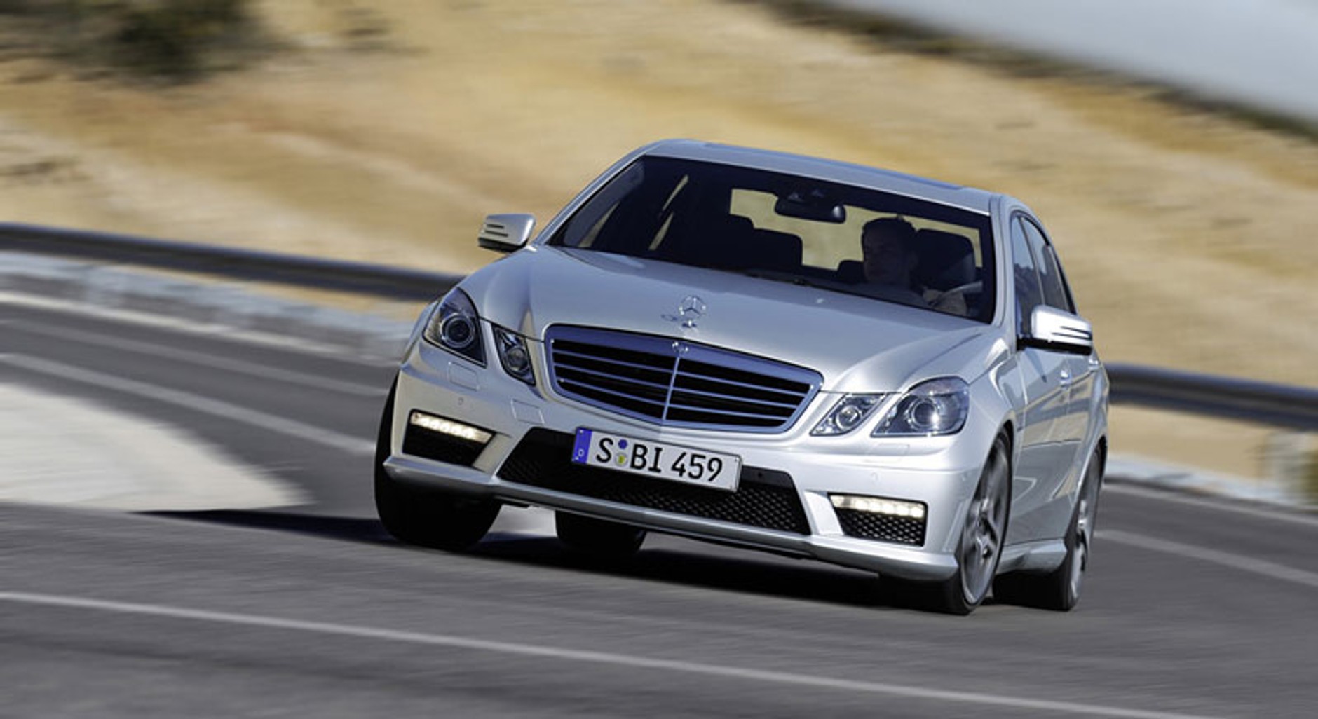 Mercedes-Benz E 63 AMG: pierwsze oficjalne zdjęcia i informacje