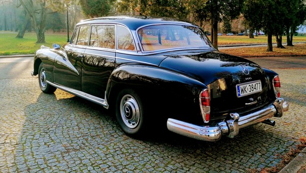 Rządowy Mercedes 300d „Adenauer” na sprzedaż – jeździł nim Gomułka, teraz możesz Ty