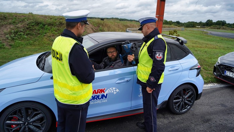 Kujawsko-pomorscy policjanci otrzymali laserowe mierniki prędkości
