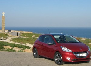 Peugeot 208: francuski sposób na nudę. Test i opinie