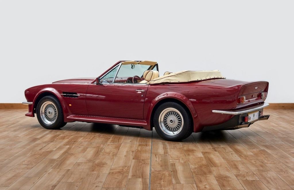 Aston Martin V8 Ventage Volante należący do Davida Beckhama