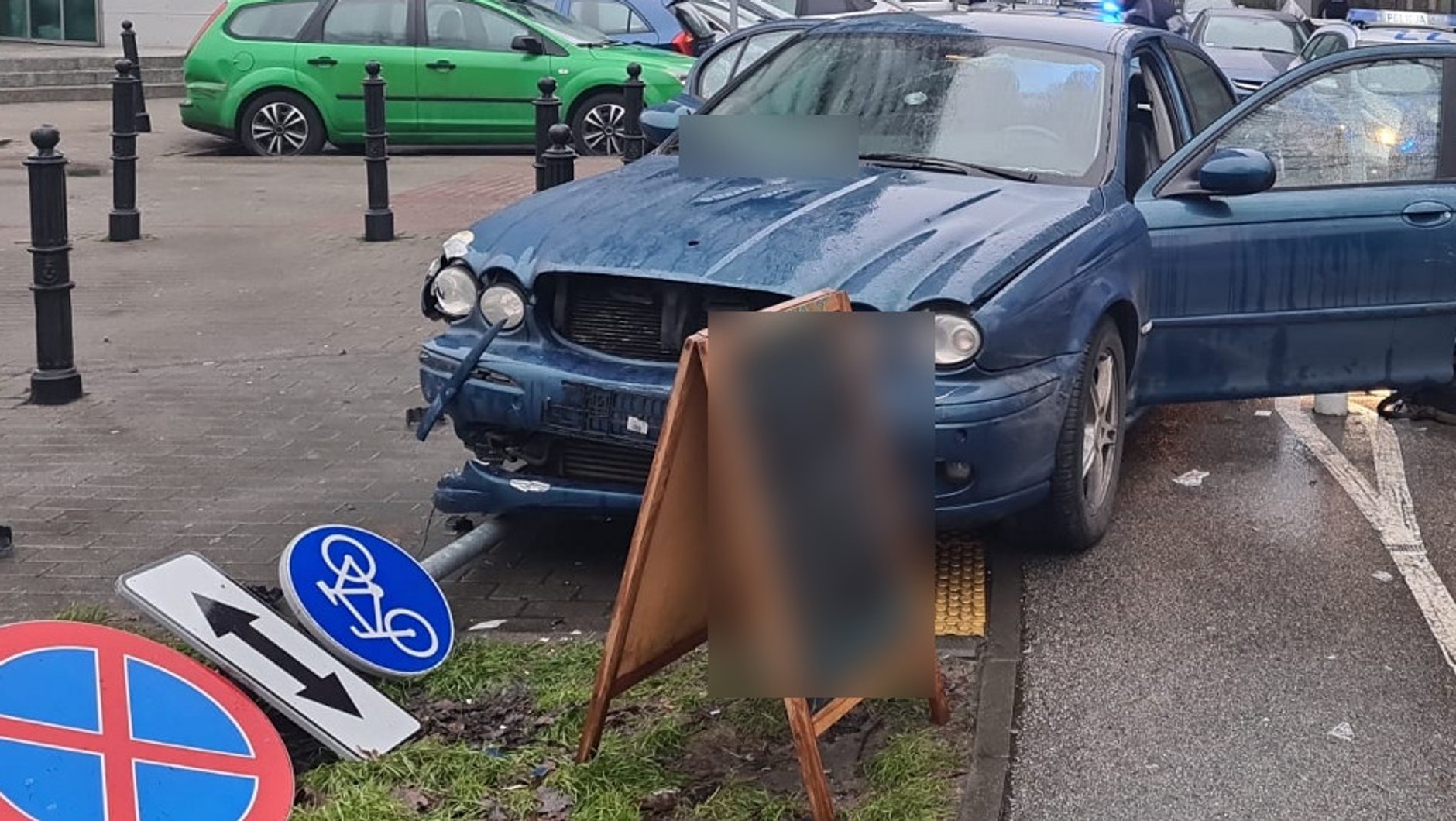Rozbity Jaguar, którym uciekał 34-latek