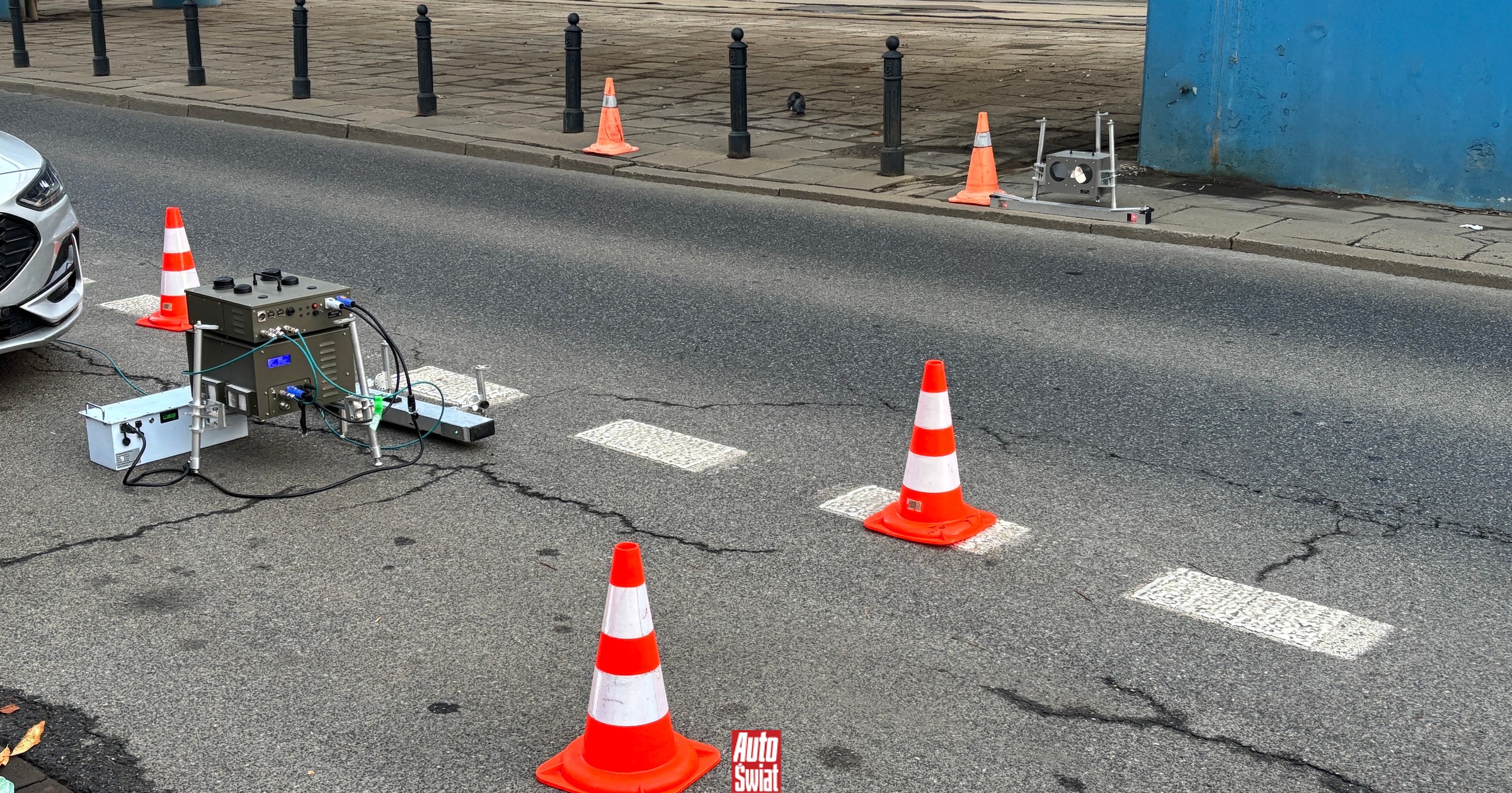 Ruszyły zdalne pomiary spalin w Warszawie. Auto przejeżdża i wszystko jest jasne