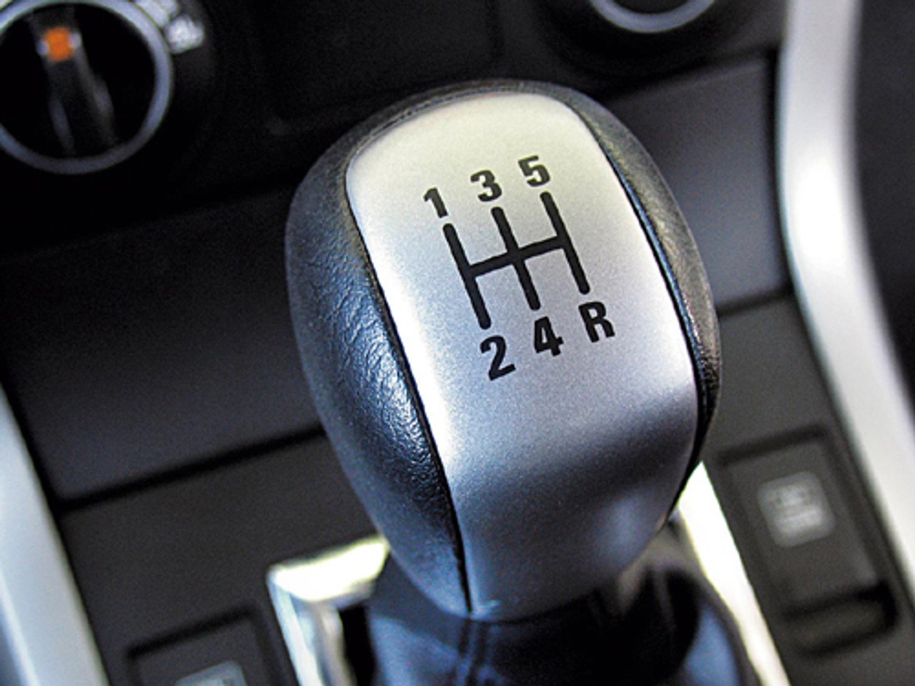 Toyota RAV4, Nissan X-Trail, Kia Sportage, Suzuki Grand Vitara - Terenówki niezupełnie terenowe