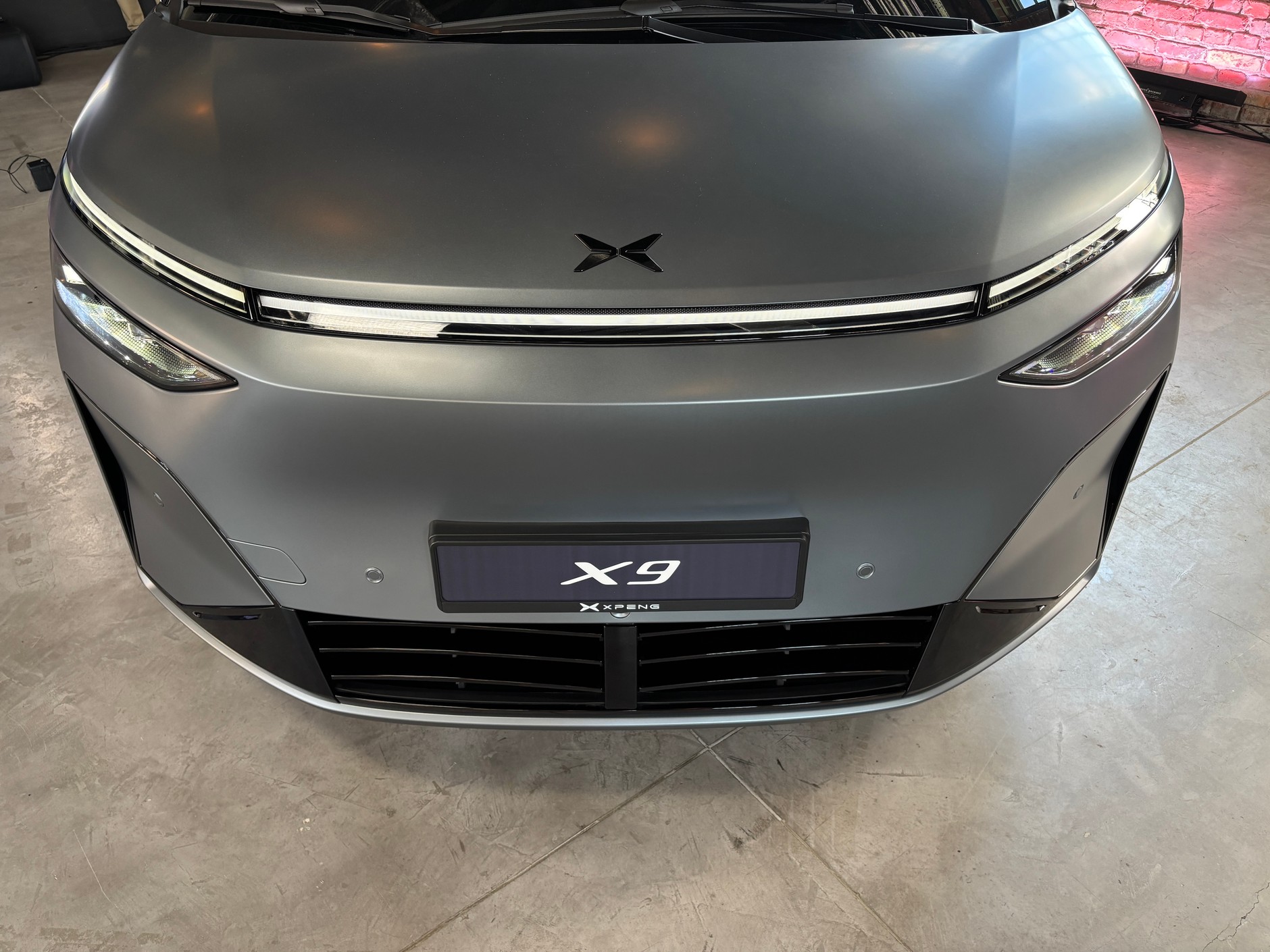 Xpeng X9