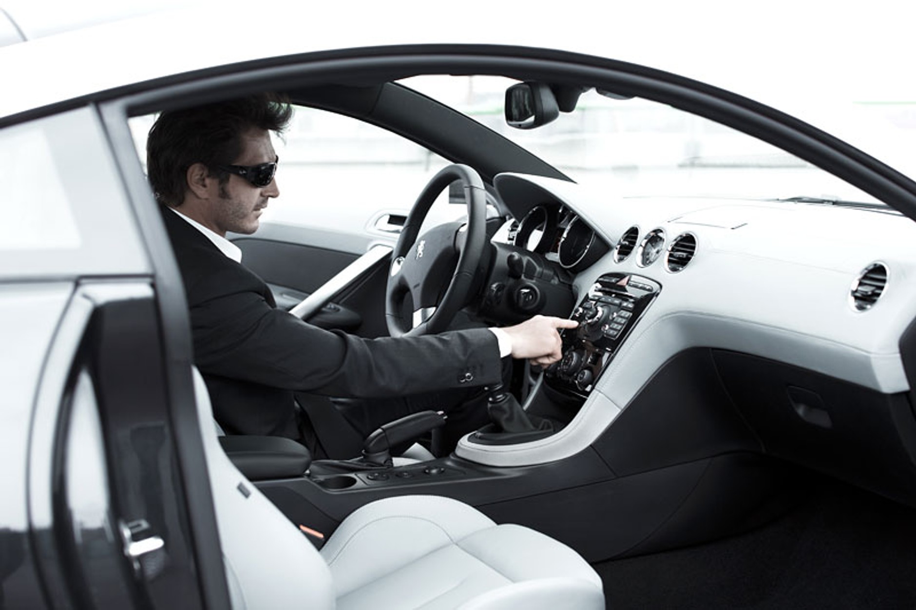 IAA Frankfurt 2009: Peugeot RCZ - odsłonięcie seryjnego coupé