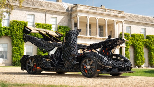 Pełnowymiarowy Koenigsegg Sadair’s Spear z klocków LEGO