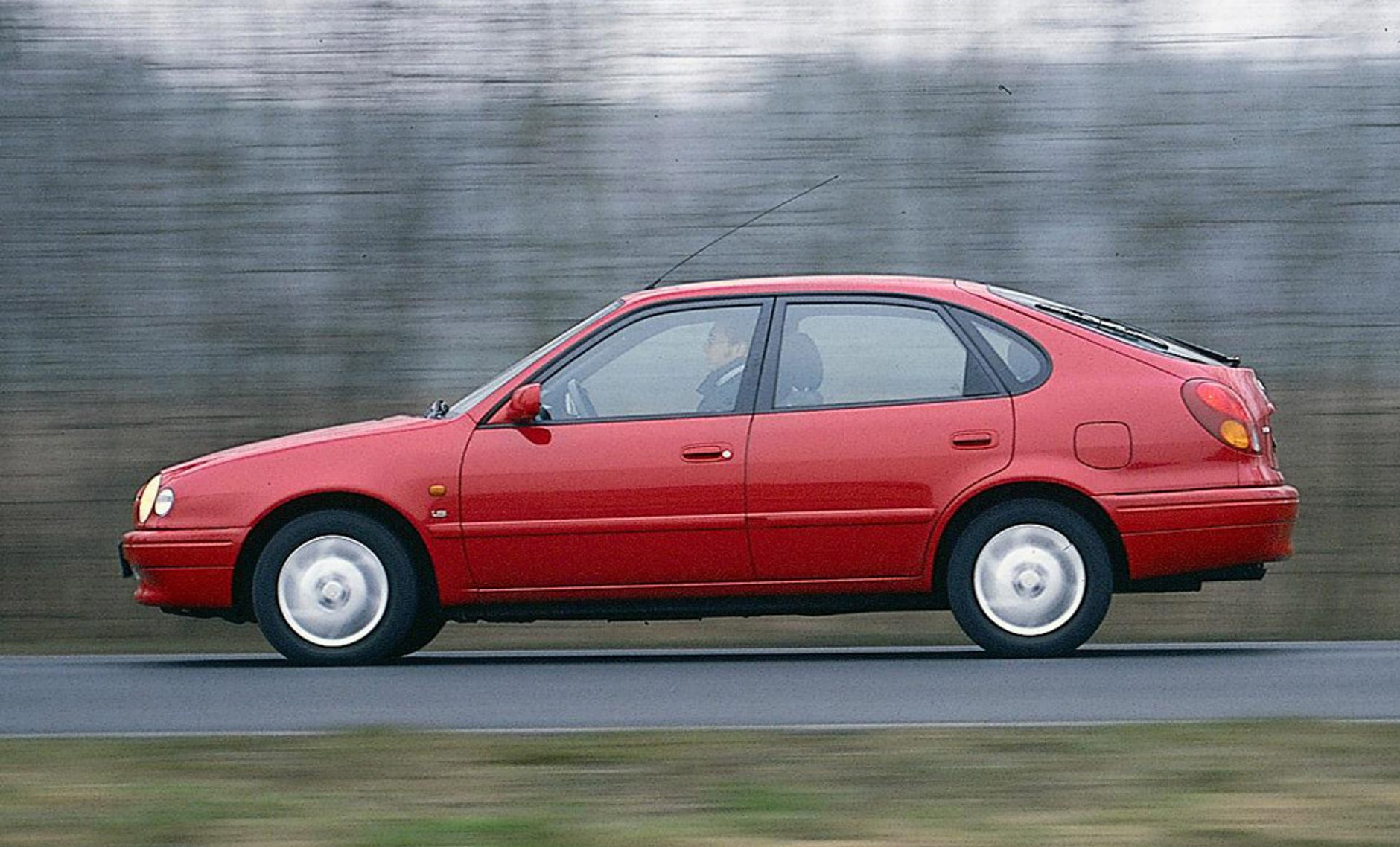 Volkswagen Golf kontra Toyota Corolla: pojedynek na szczycie