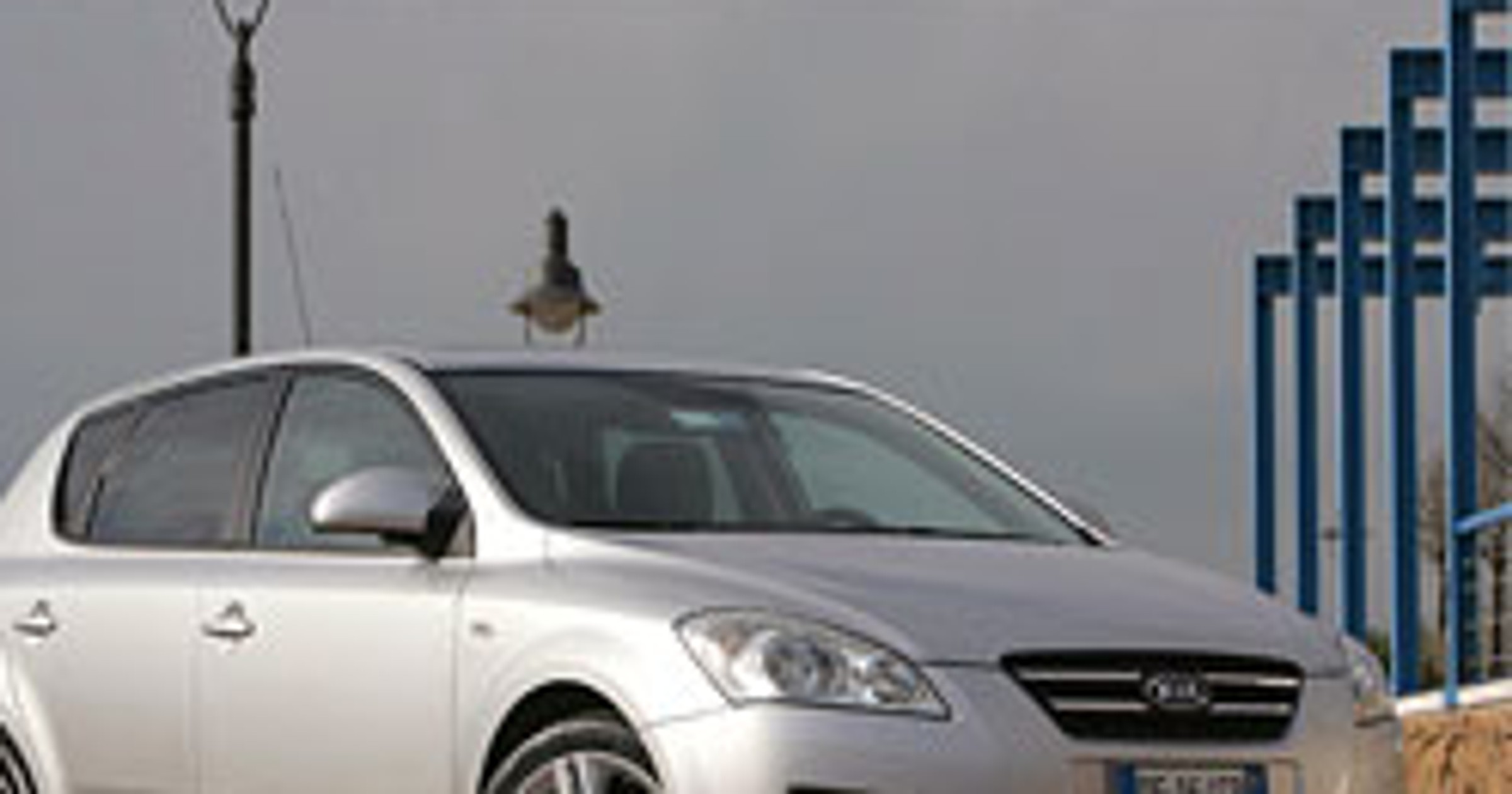 Paryż 2008: Kia Cee’d przedstawi start-stop, hybryda jako prototyp