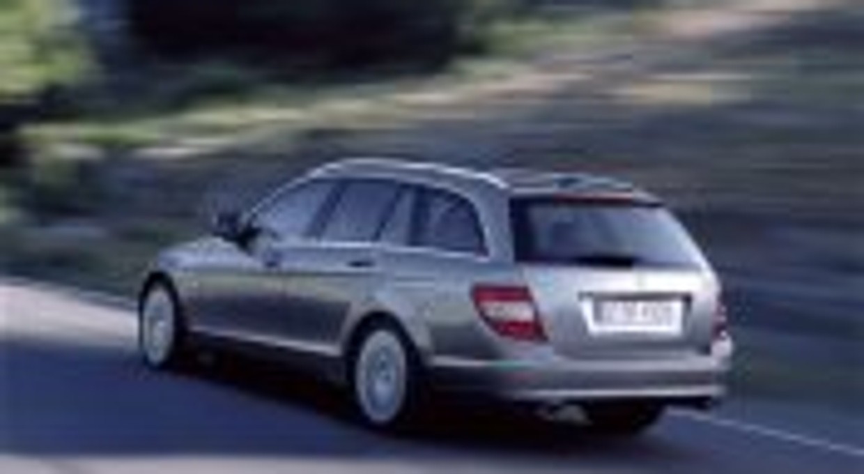 Mercedes C-klasa z długim tyłem