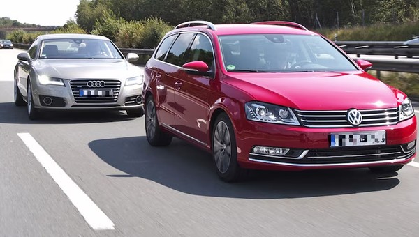 Za poganianie światłami na niemieckiej autostradzie grozi nawet odsiadka. Niemieckie służby mogą tto potraktować jako przestępstwo. 