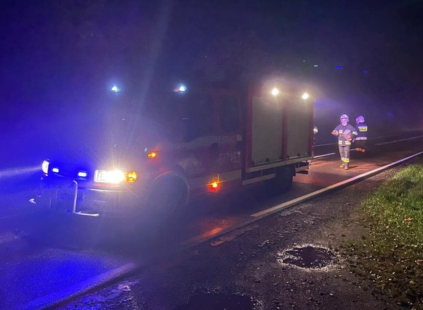 30-kilometrowa plama, dwie kolizje i 150 strażaków. Policja szuka sprawcy zamieszania