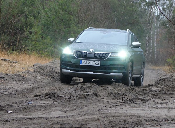 Skoda Karoq 1.5 TSI 4x4 Scout - SUV uniwersalny, pojemny i paliwożerny | TEST