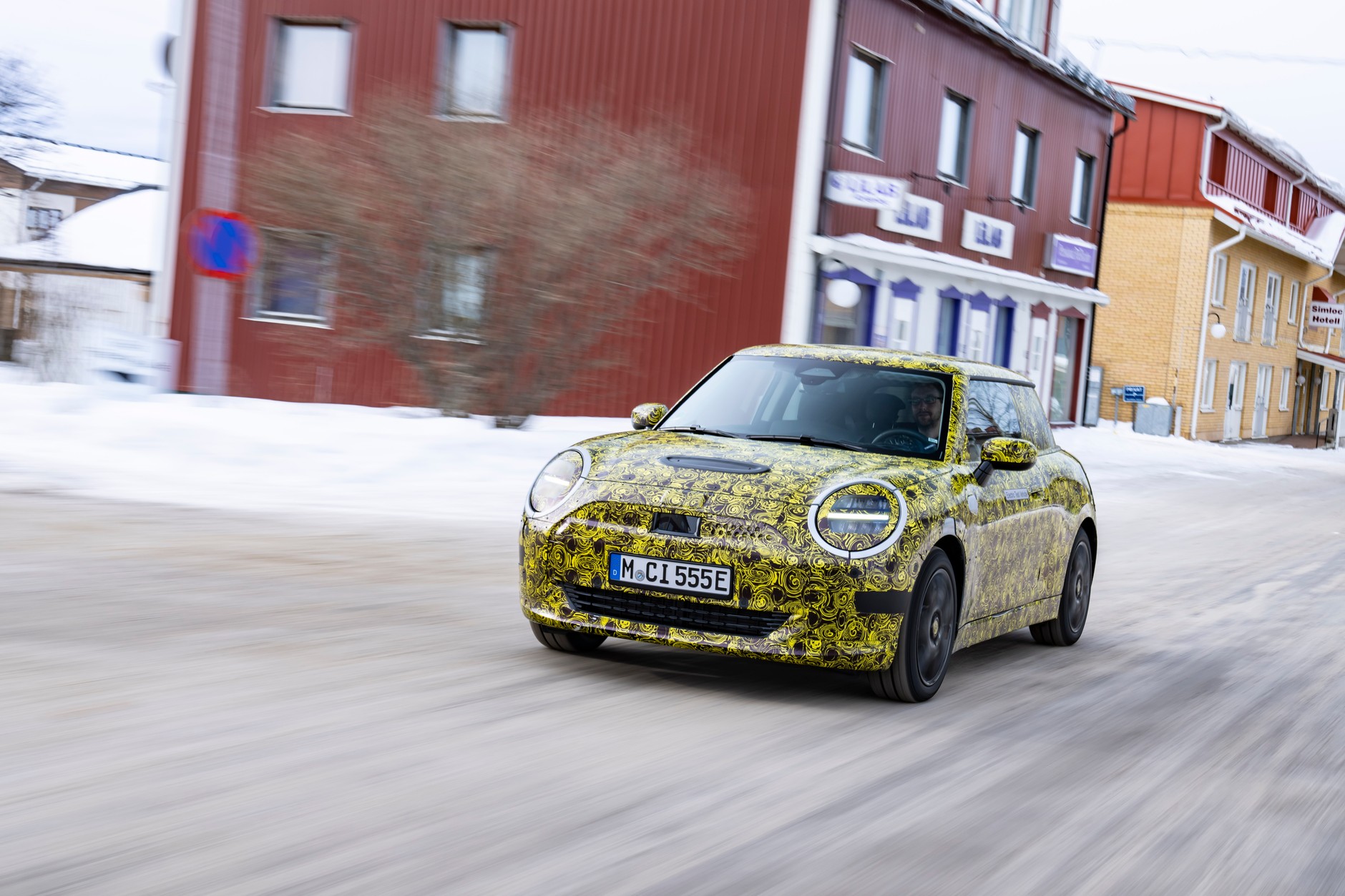 2023 Mini Electric zakamuflowany