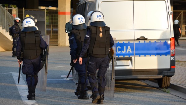 Polska policja wspiera Ukrainę. Wysyła hełmy i kamizelki kuloodporne 