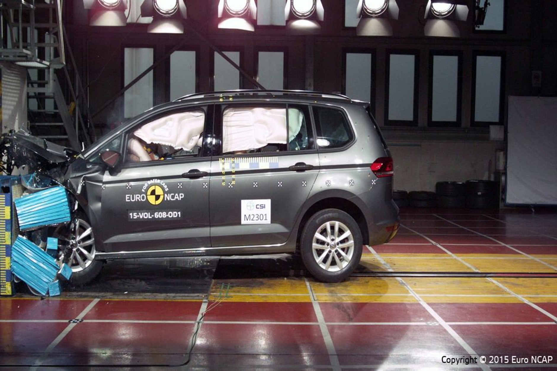 Volkswagen Touran - pięć gwiazdek w teście EuroNCAP