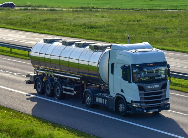 Napad na cysternę. Ukradli 36 tys. litrów paliwa