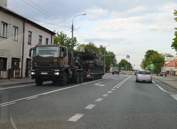 Co robić, kiedy natkniesz się na wojsko na drodze? Nadciąga ŻELAZNY OBROŃCA-25