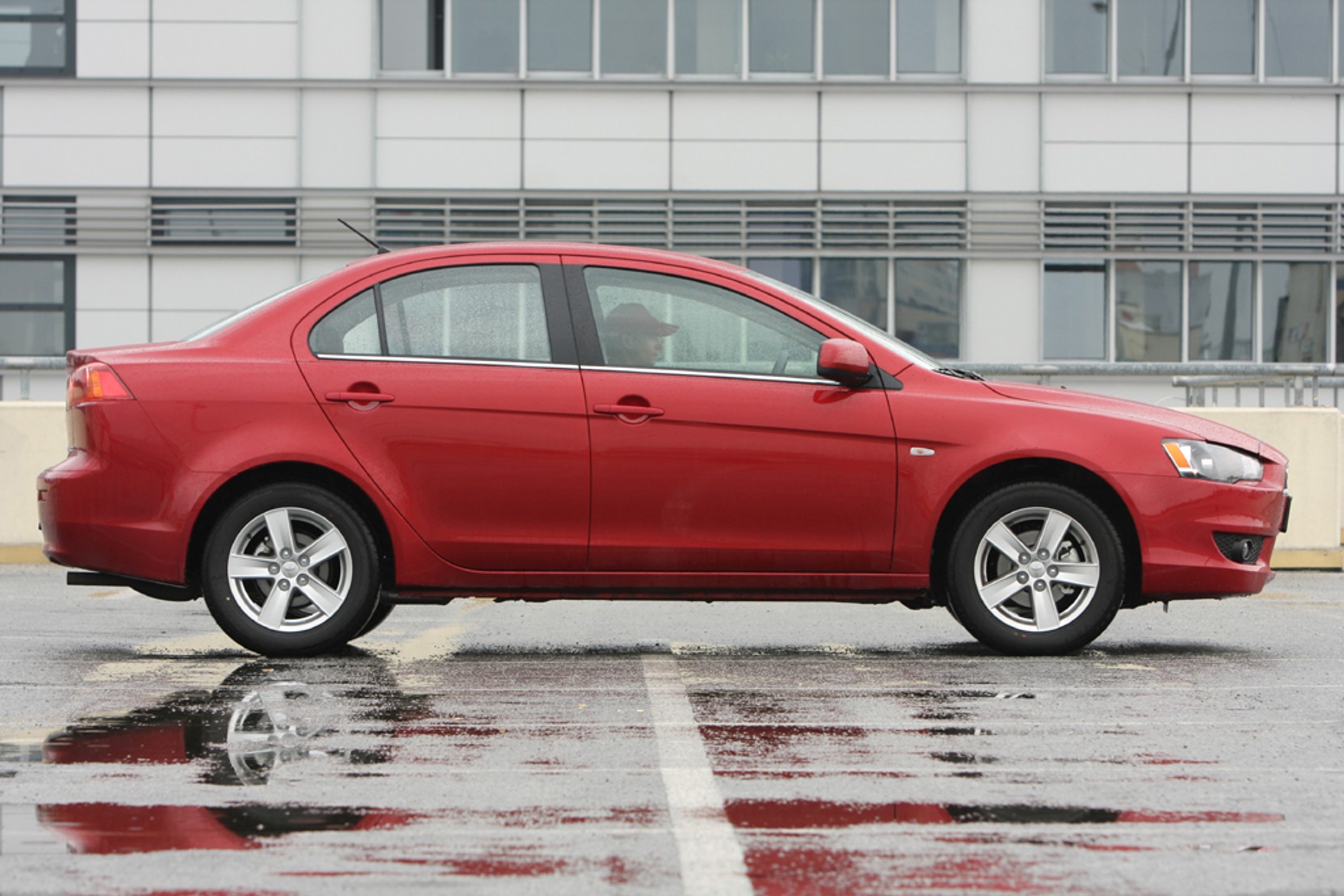 Mitsubishi Lancer 1.5 - Przerost formy nad treścią?