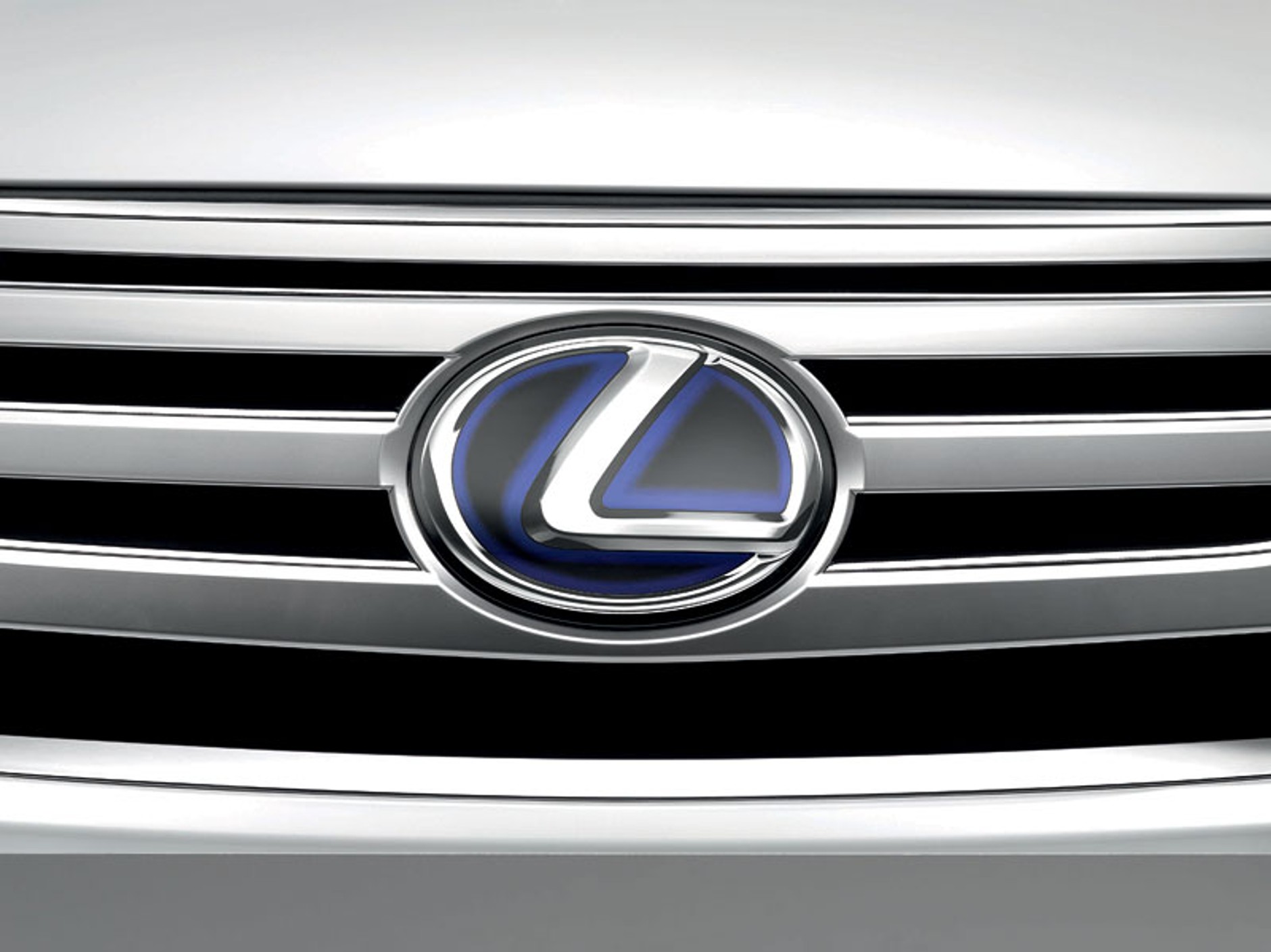 Lexus LS 600 h 2010: nowe akumulatory i więcej miejsca w bagażniku