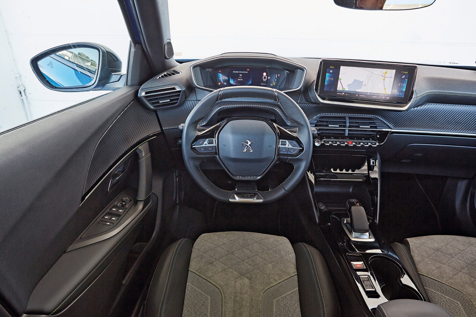 Peugeot e-2008 - kokpit