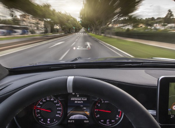 Przekroczył prędkość o 30 km na godz. Dostał 121 tys. euro mandatu. Tak działa prawo północy